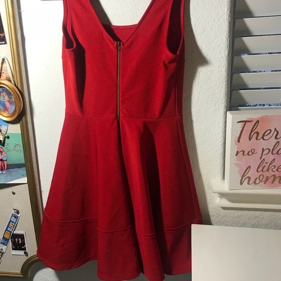 Super Cute Red Lulus skater dress! - Picture 4 of 4